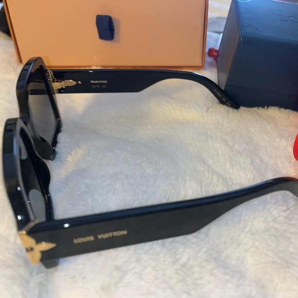 LOUIS VUITTON glasses ✨ - Picture 2 of 4